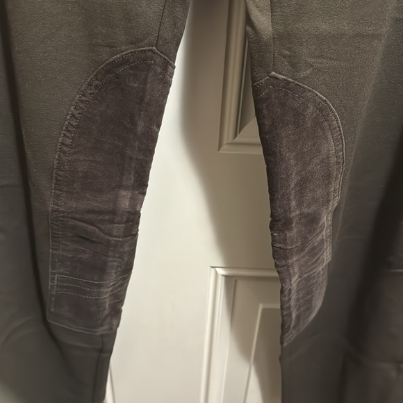🆕 Ruby Ribbon Equestrian Legging with zippers at ankles - Picture 2 of 10